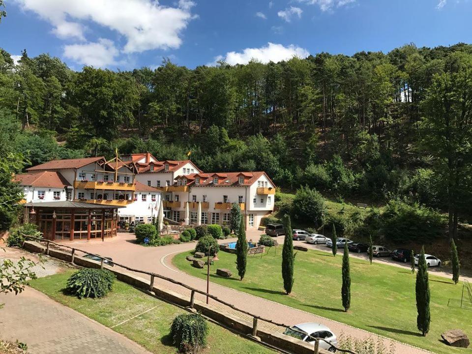 Schlosshotel Landstuhl Ngoại thất bức ảnh
