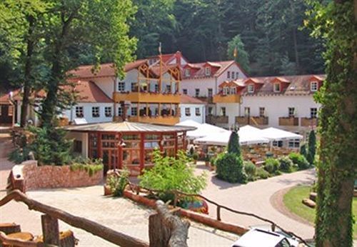 Schlosshotel Landstuhl Ngoại thất bức ảnh